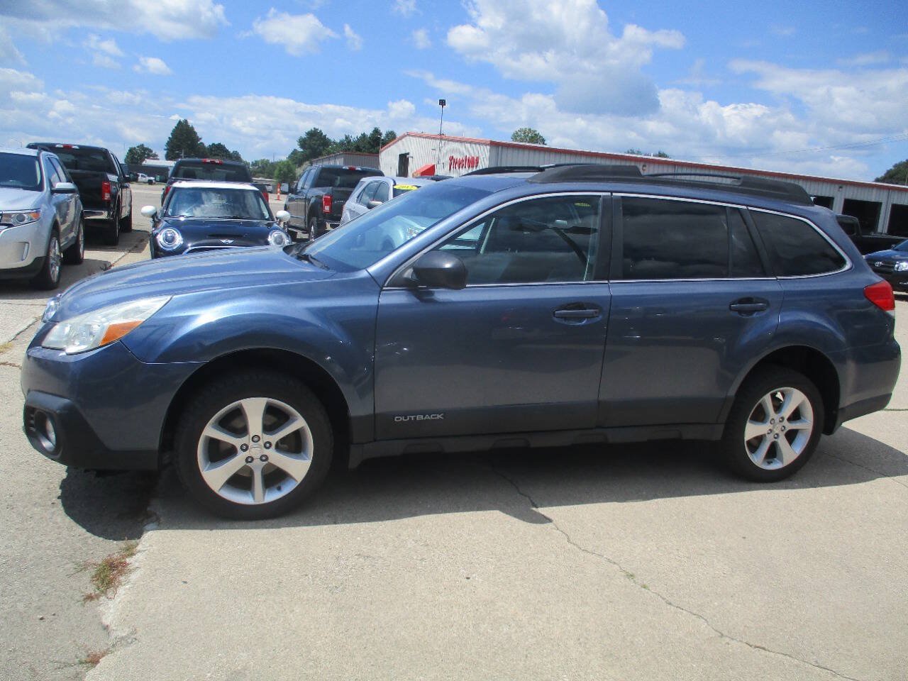 Used 2013 Subaru Outback 2.5i Limited AWD/4WD image 3