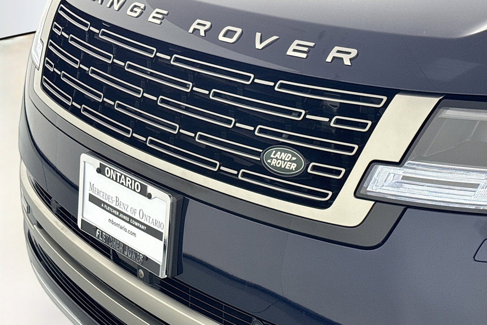 Used 2023 Land Rover Range Rover Long Wheelbase SE image 13