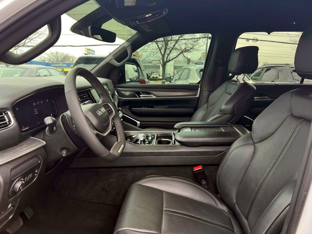 Used 2023 Jeep Wagoneer Series III w/ Convenience Group I image 16