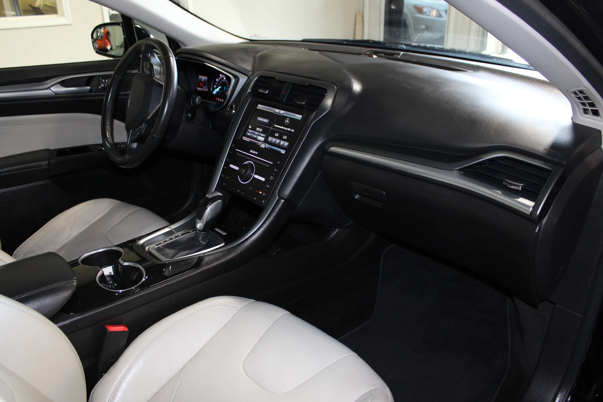 Used 2016 Ford Fusion Titanium AWD/4WD image 27