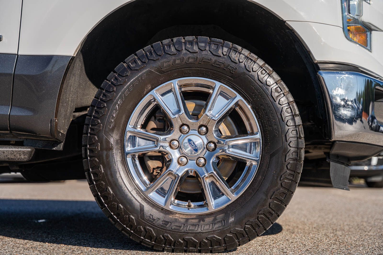 Used 2015 Ford F150 XLT w/ Equipment Group 301A Mid AWD/4WD image 9