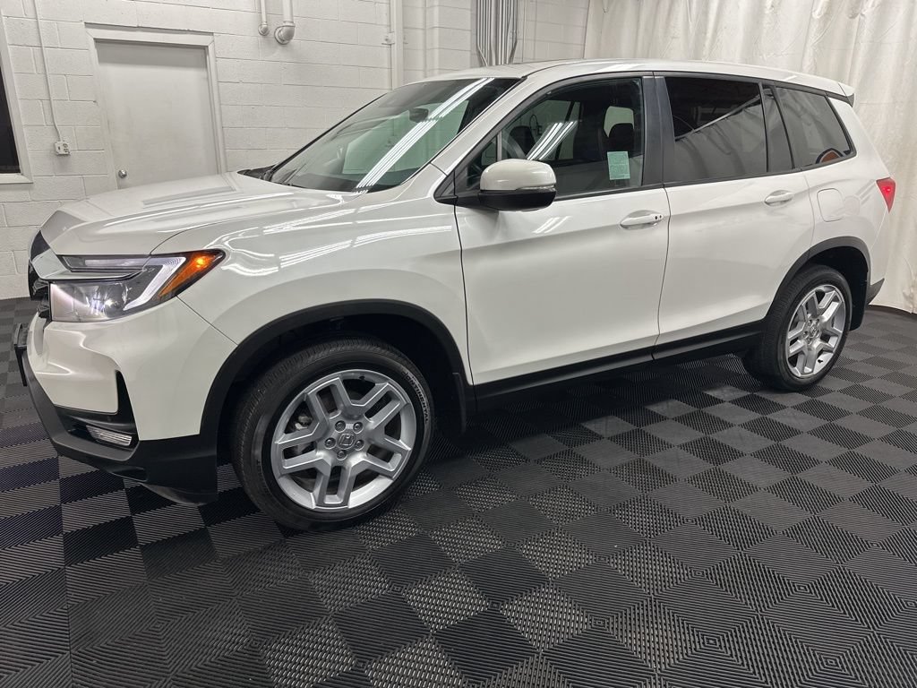 Used 2024 Honda Passport EX-L image 2