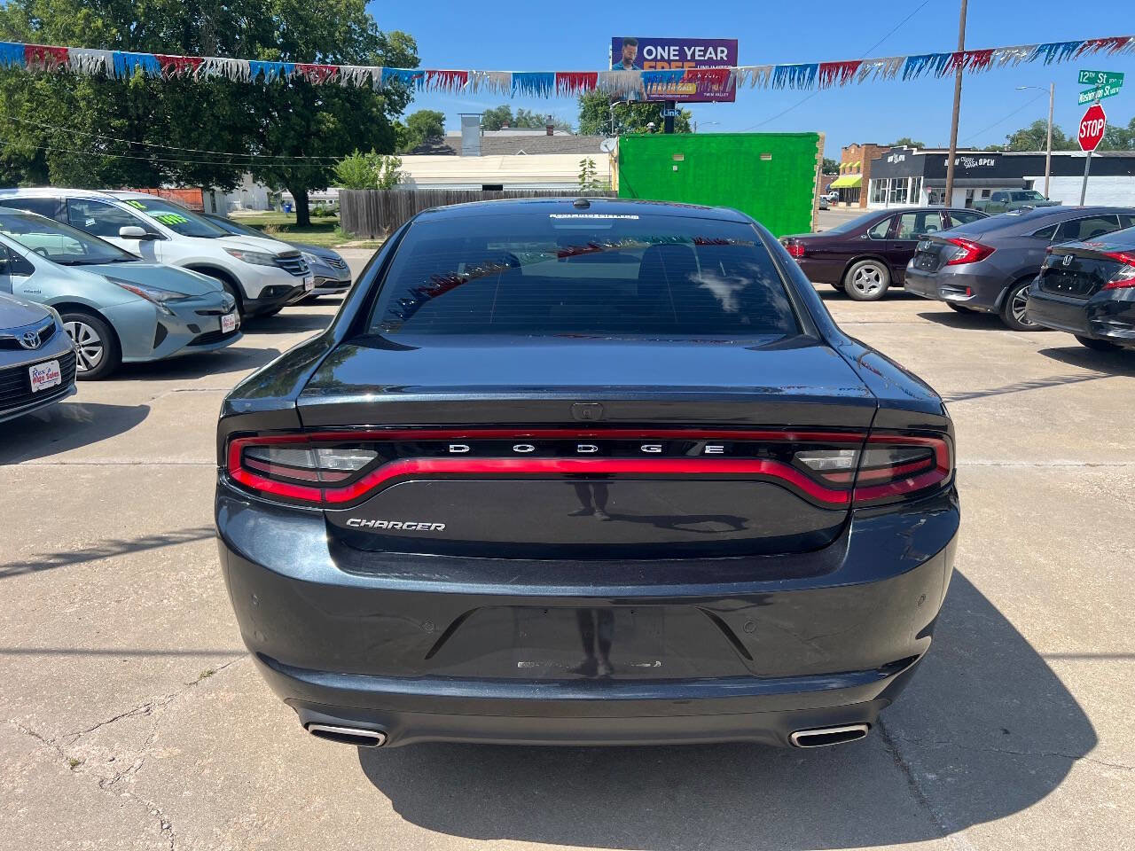 Used 2019 Dodge Charger SXT image 6