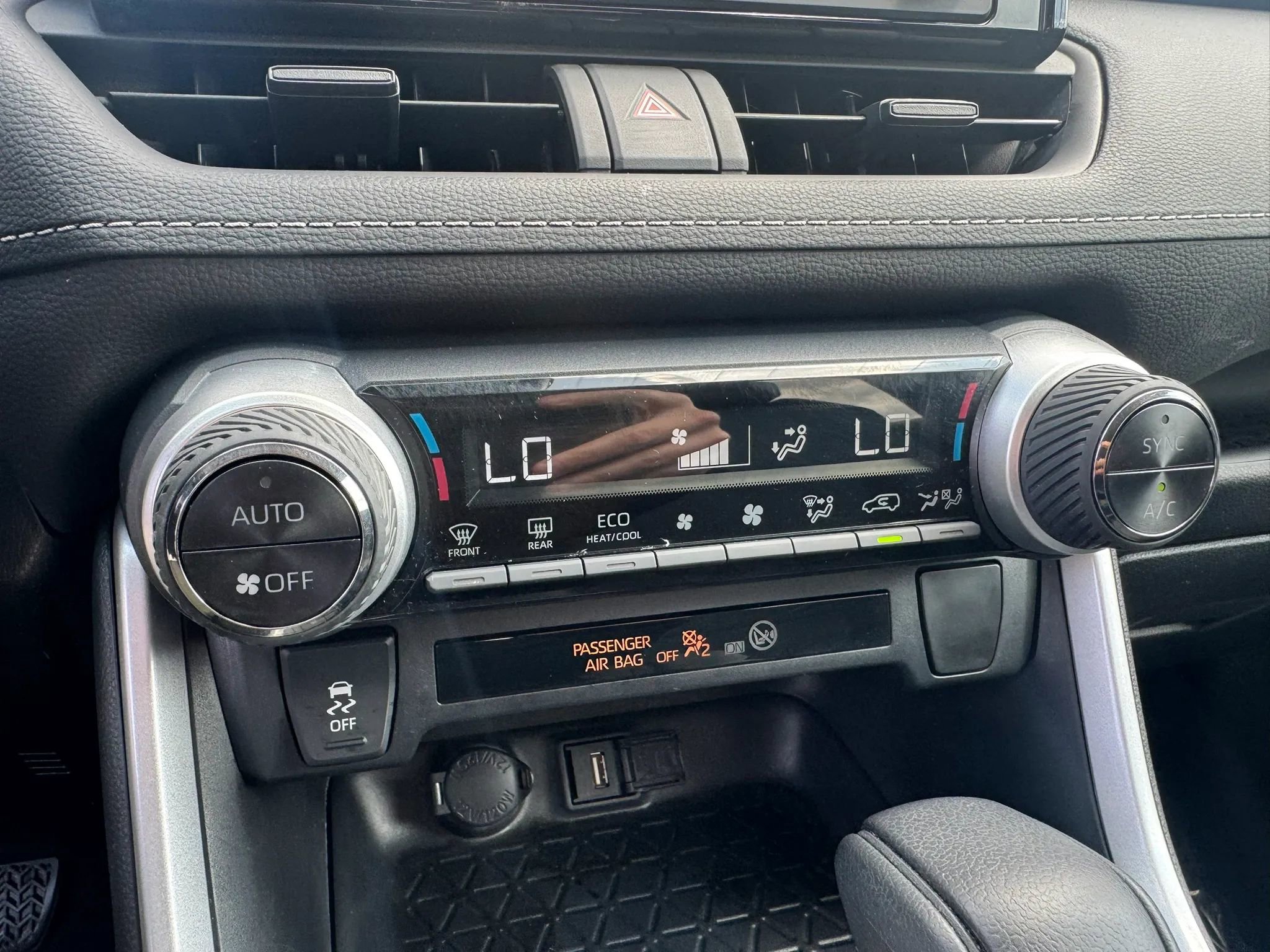 Used 2021 Toyota RAV4 LE AWD/4WD image 19
