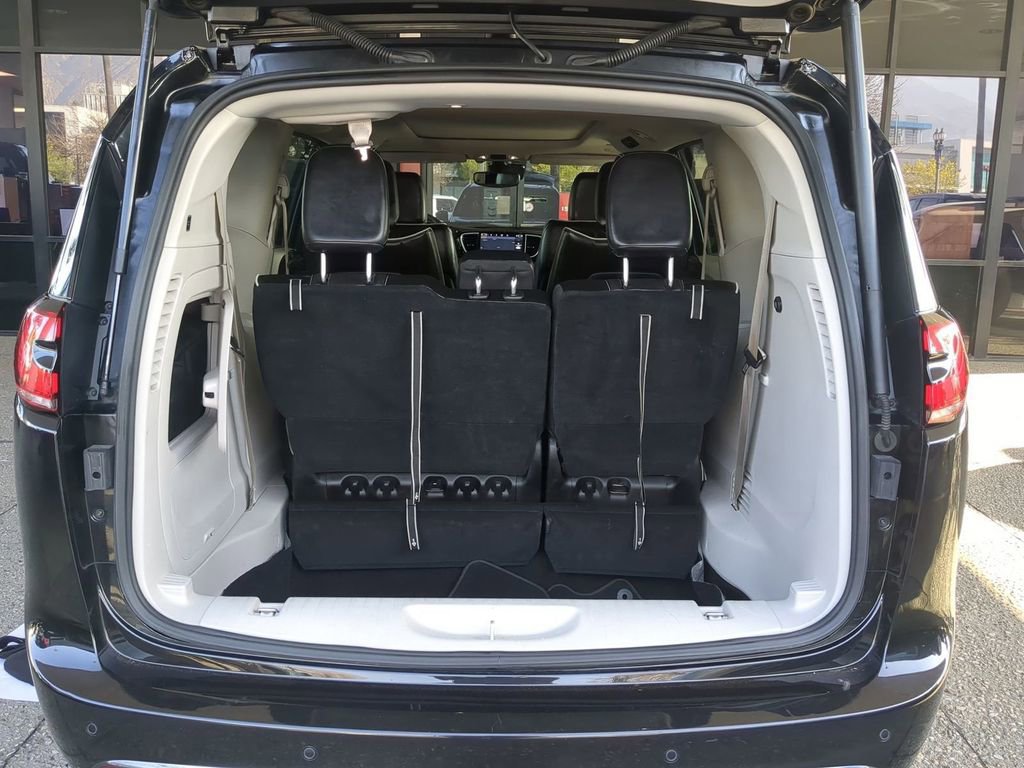 Used 2023 Chrysler Pacifica Limited image 28