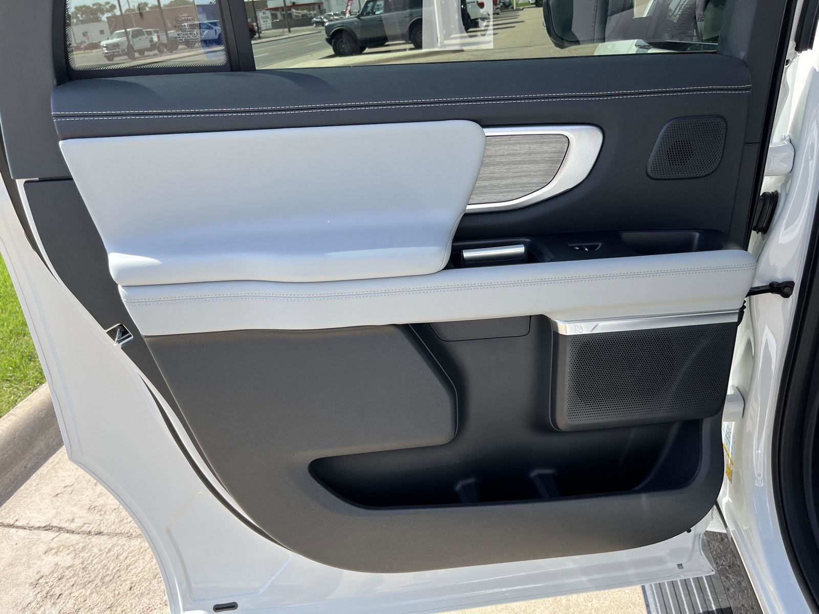 New 2025 Ford Expedition Max Platinum image 10