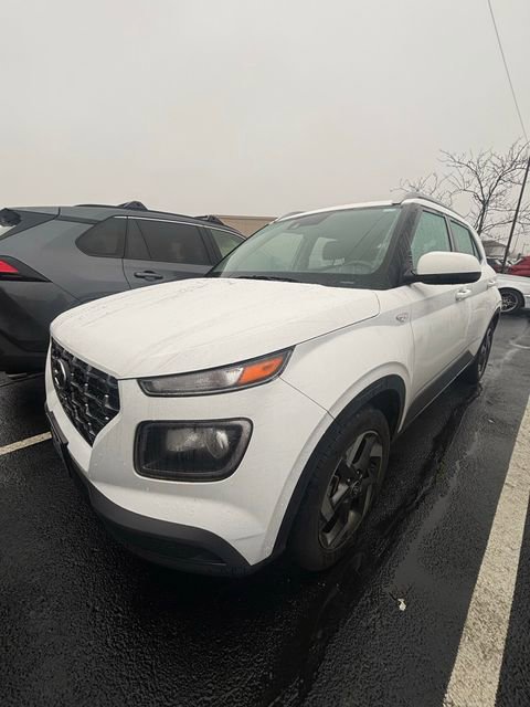 Used 2022 Hyundai Venue SEL image 3