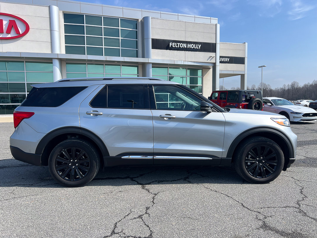 Used 2022 Ford Explorer Limited w/ Limited Technology Package image 12