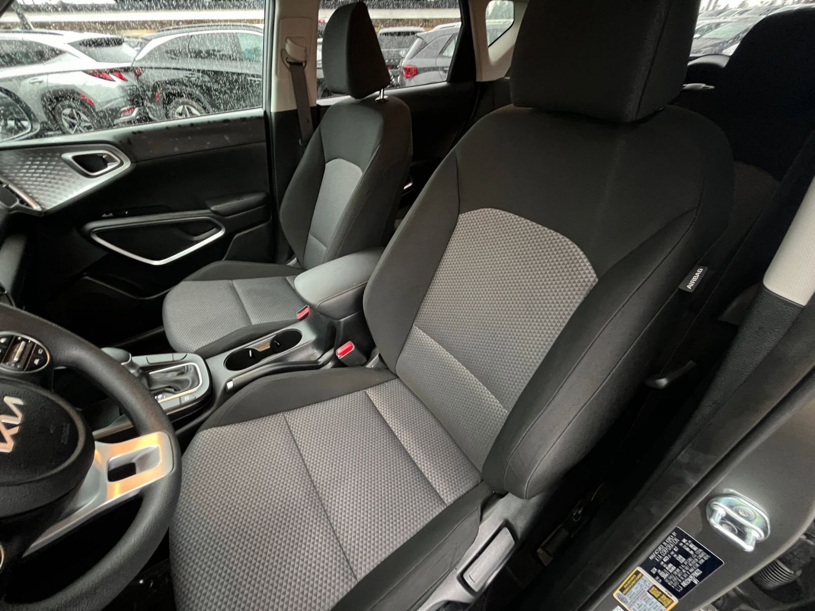 Used 2025 Kia Soul LX w/ LX Technology Package FWD image 36