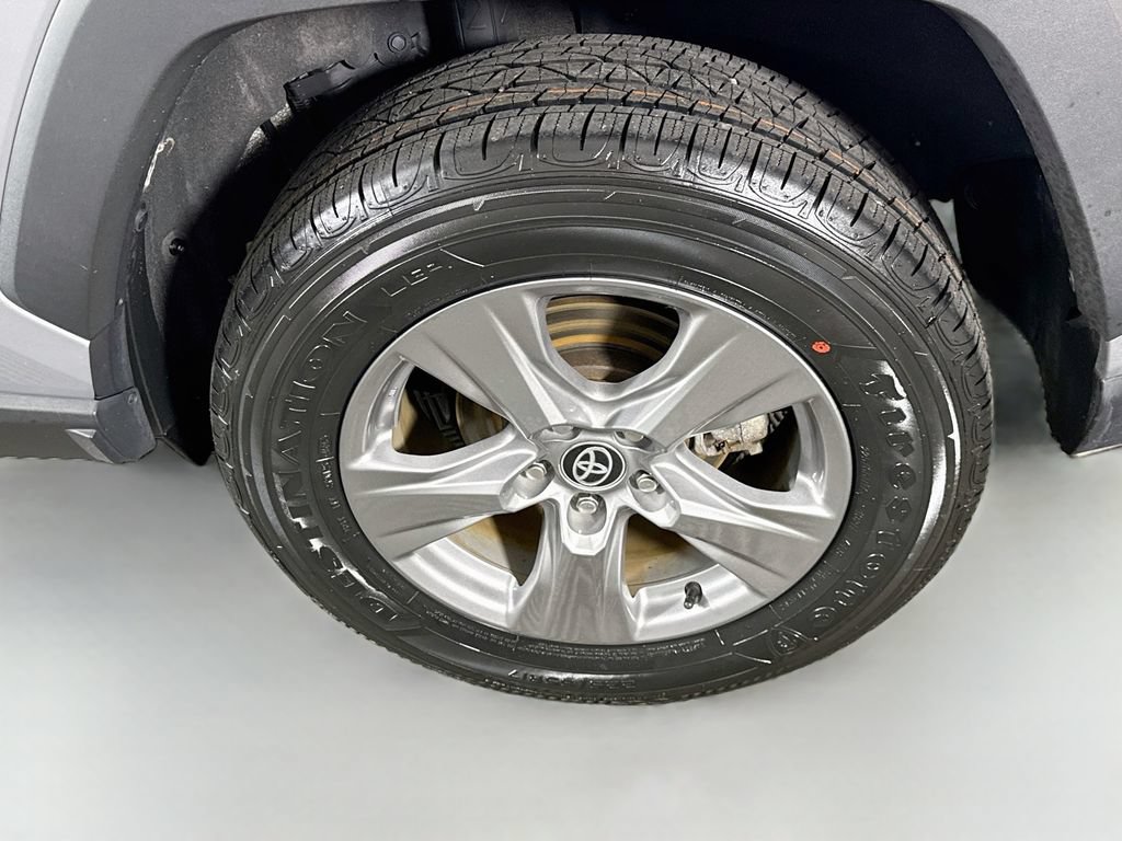 Used 2023 Toyota RAV4 XLE AWD/4WD image 32