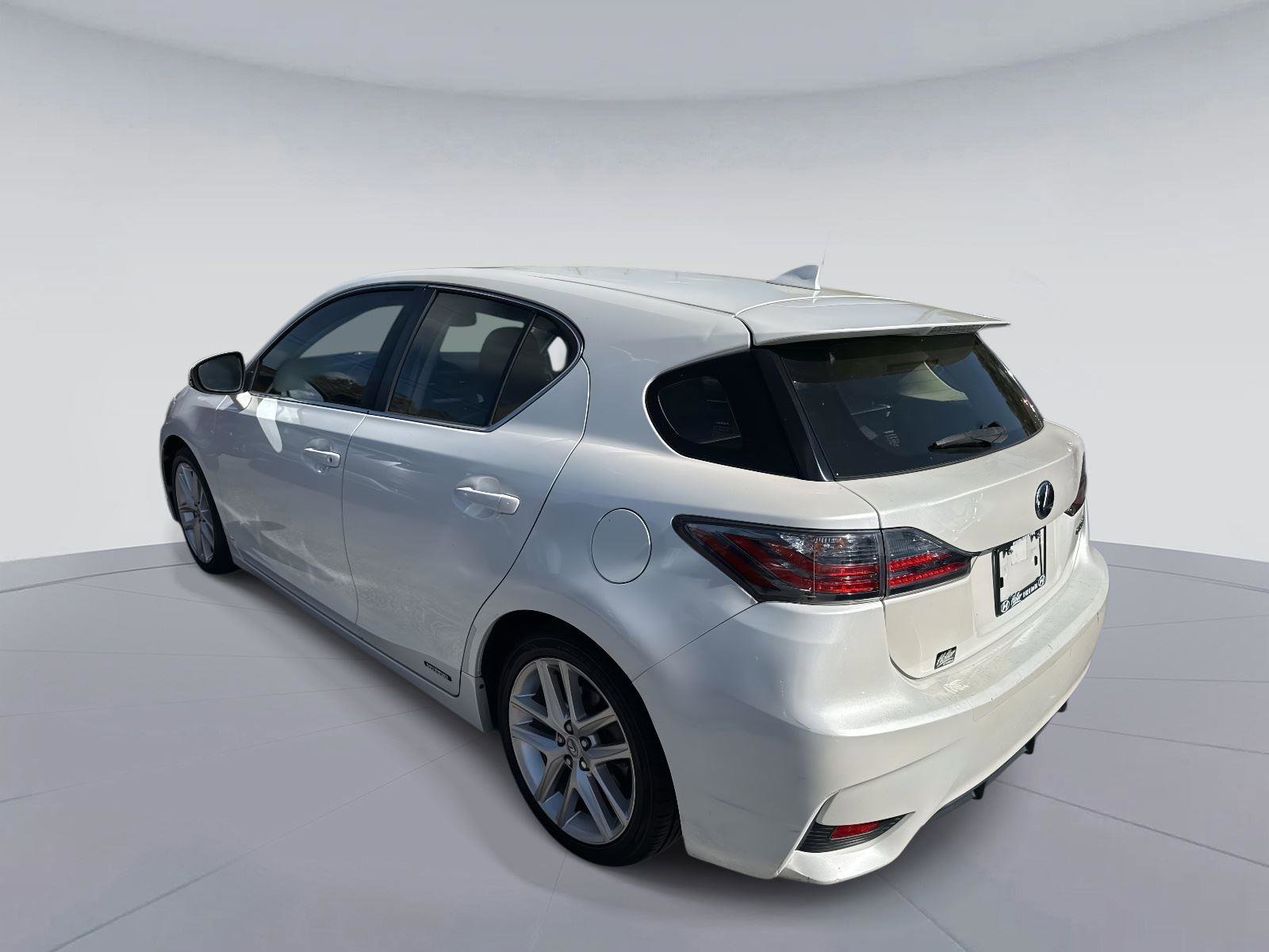 Used 2016 Lexus CT 200h w/ Navigation Package image 4
