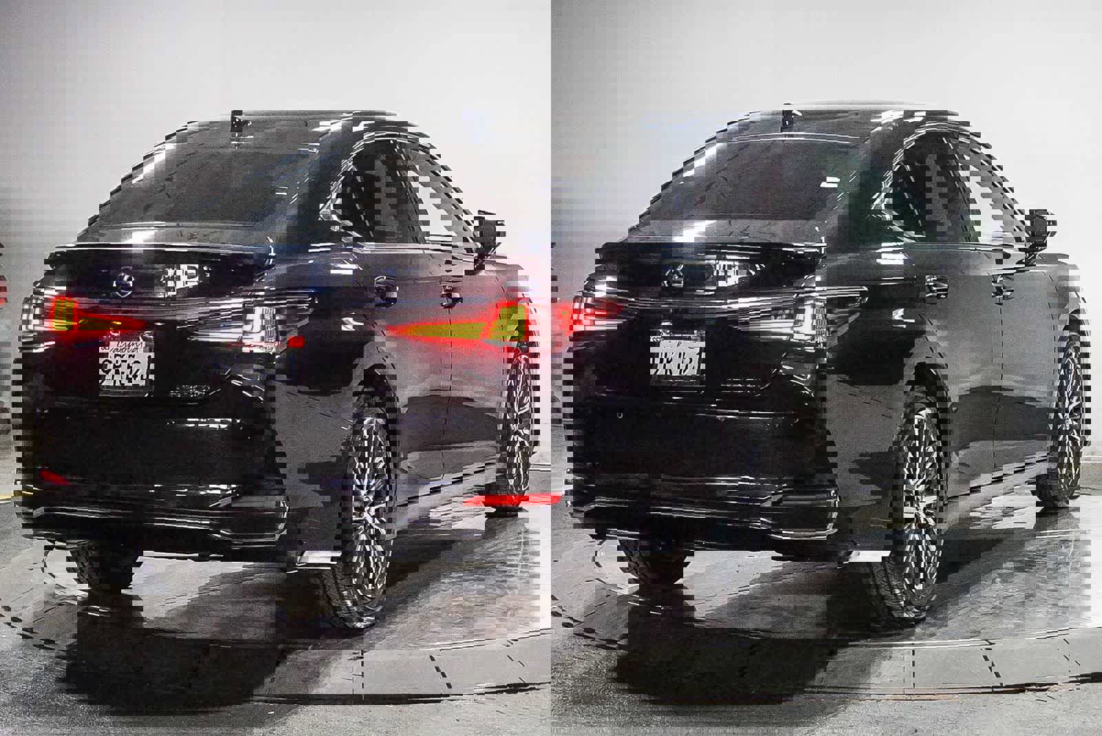 Used 2025 Lexus ES 300h w/ Premium Package image 10