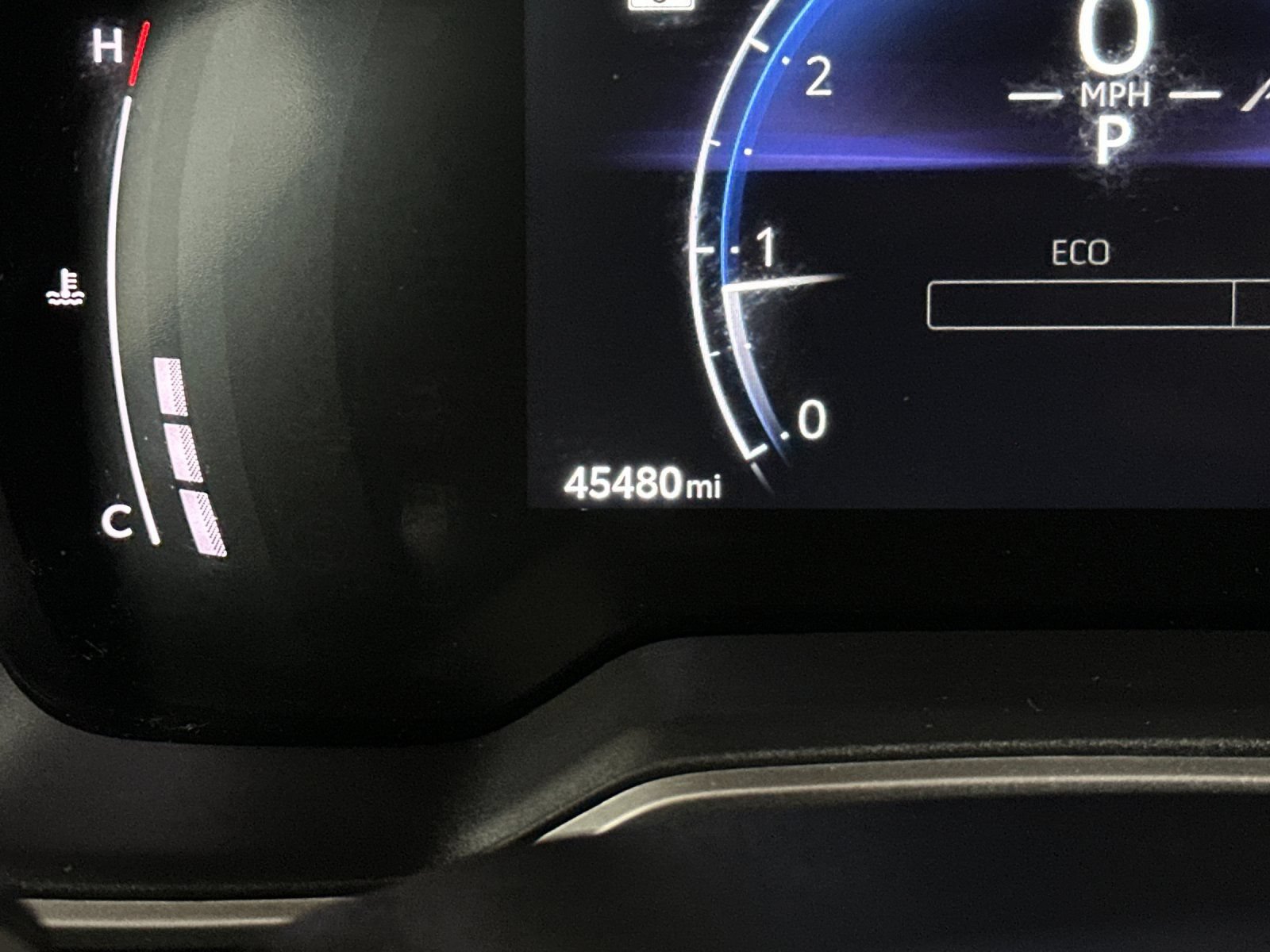 Used 2025 Toyota Corolla Cross XLE FWD image 25