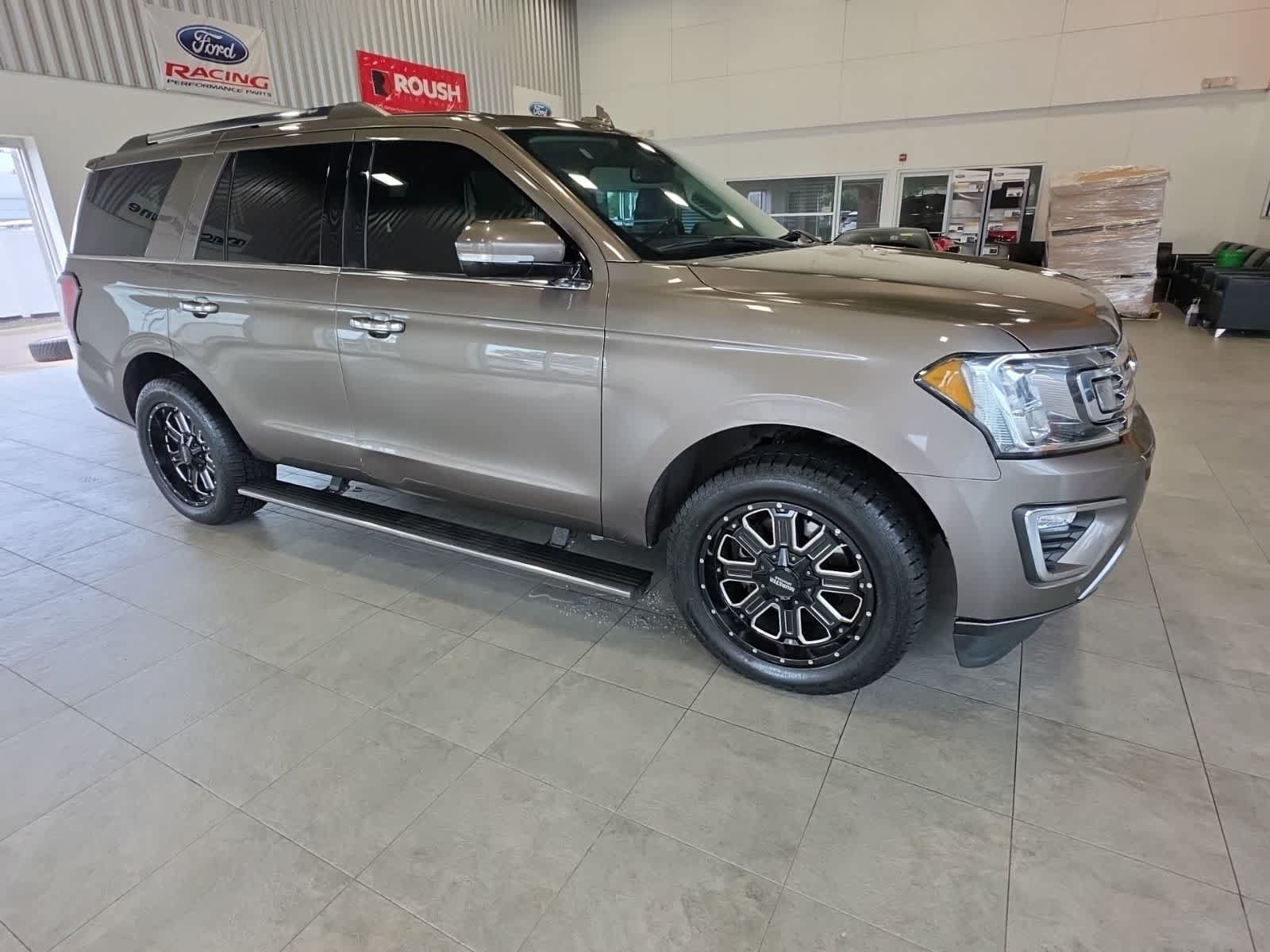 Used 2019 Ford Expedition Limited w/ Equipment Group 301A AWD/4WD image 7