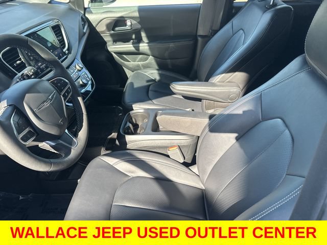 Used 2025 Chrysler Pacifica Select FWD image 21