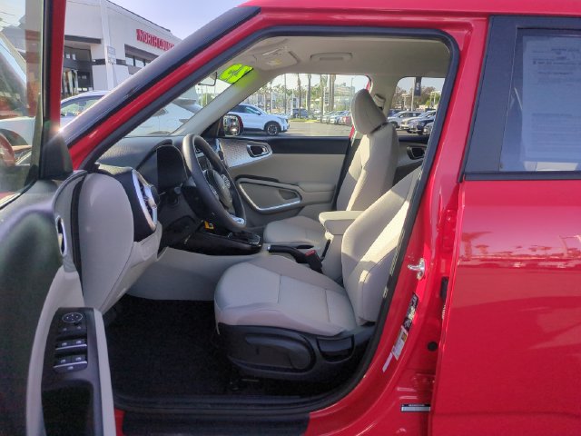 Certified 2025 Kia Soul LX w/ LX Technology Package FWD image 15