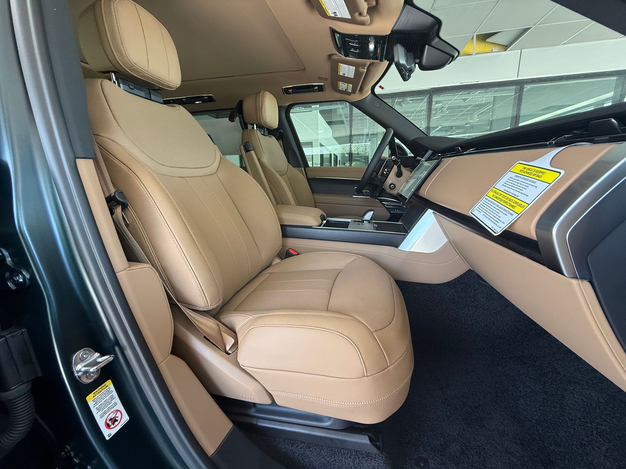 New 2026 Land Rover Range Rover Long Wheelbase SE AWD/4WD image 25