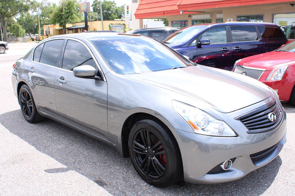 Used 2015 INFINITI Q40 w/ Navigation Package RWD image 4