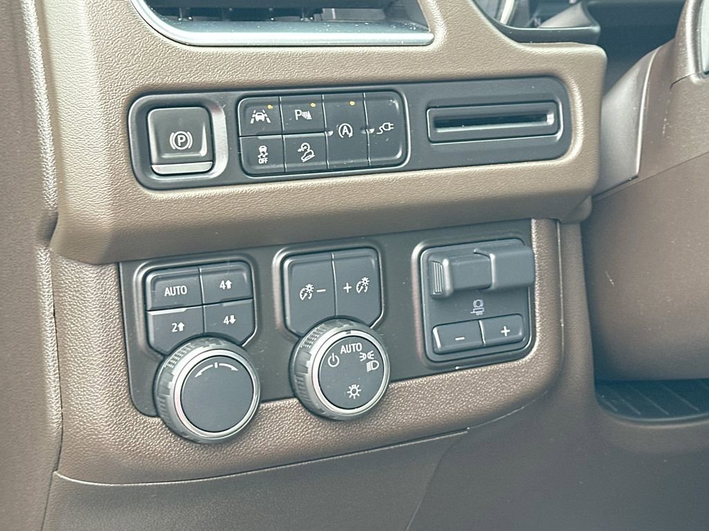 Used 2021 Chevrolet Tahoe Z71 w/ Z71 Signature Package image 11