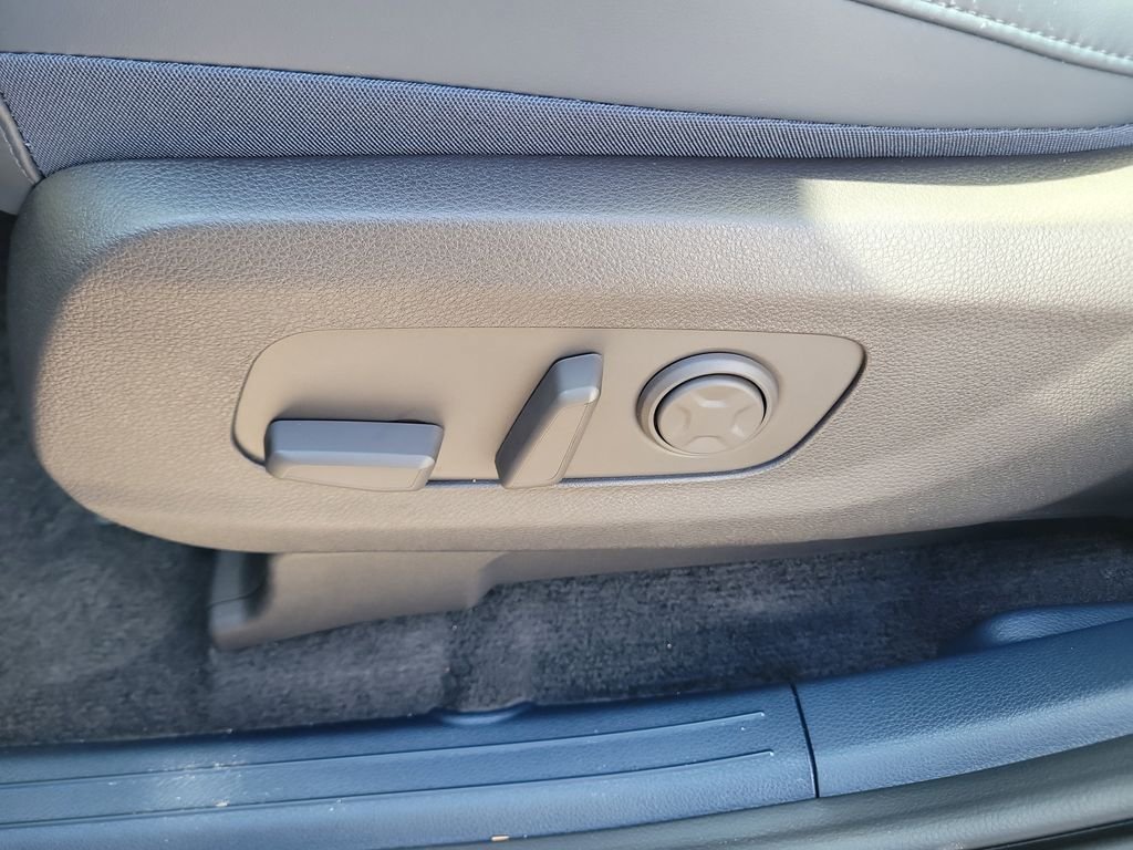 New 2026 Kia Carnival EX FWD image 24