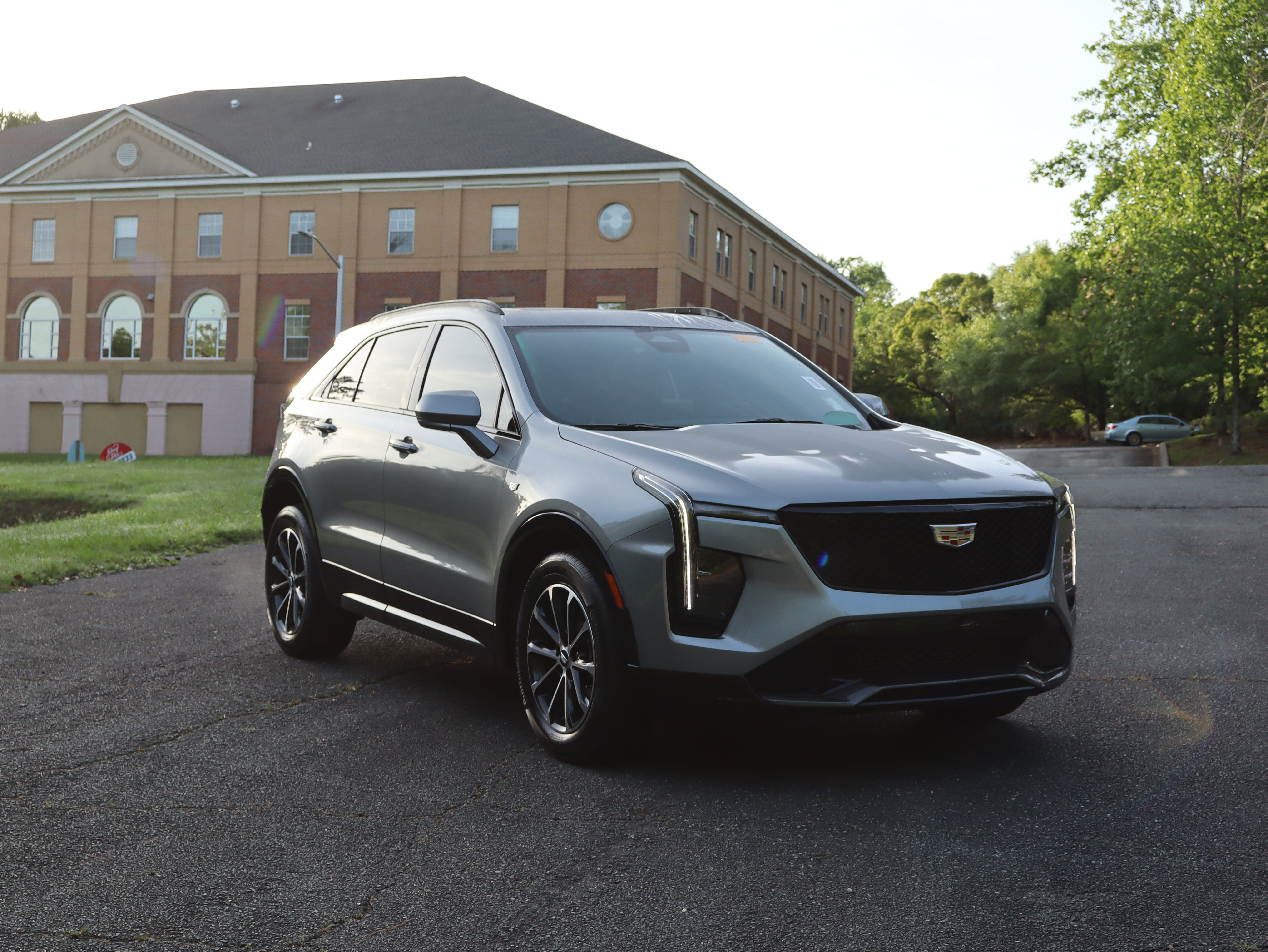 Used 2024 Cadillac XT4 Sport w/ Technology Package FWD image 9