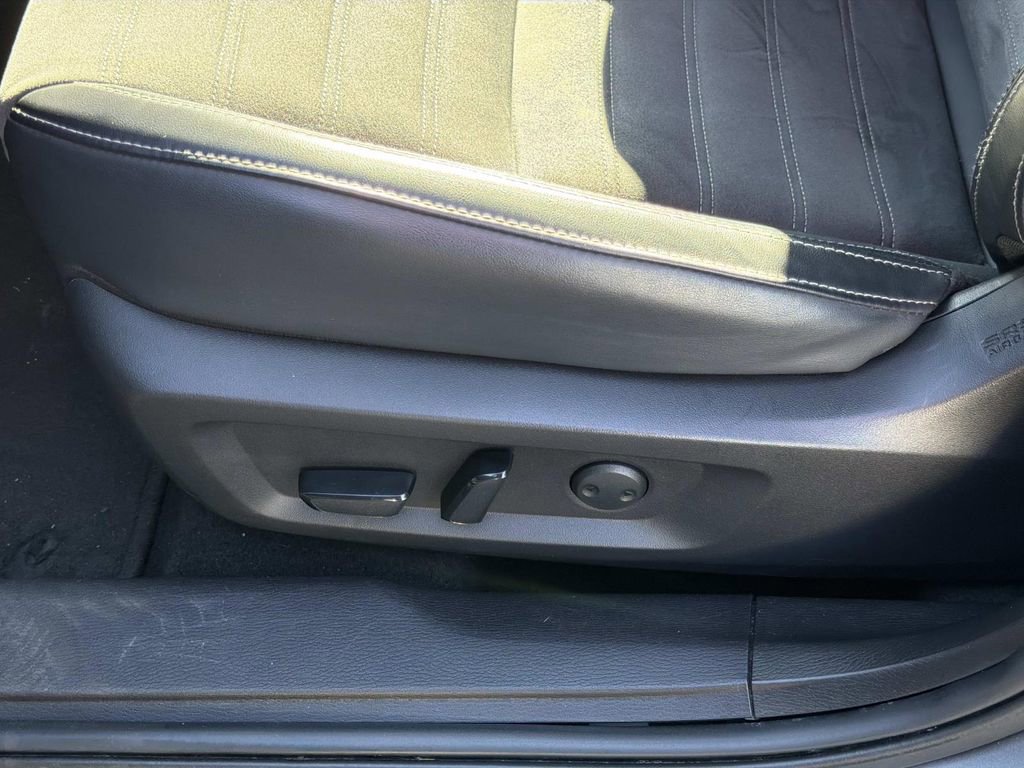 Used 2024 Mitsubishi Outlander SE image 23