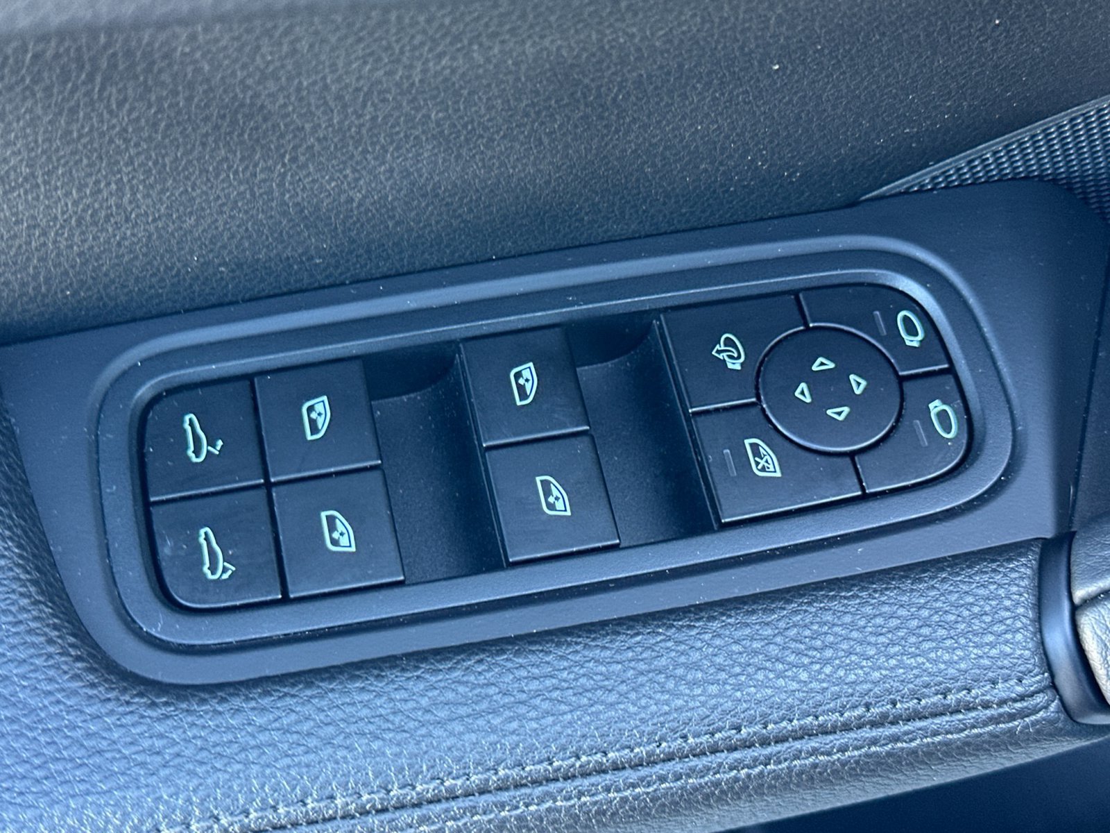Certified 2024 Porsche Cayenne AWD/4WD image 13