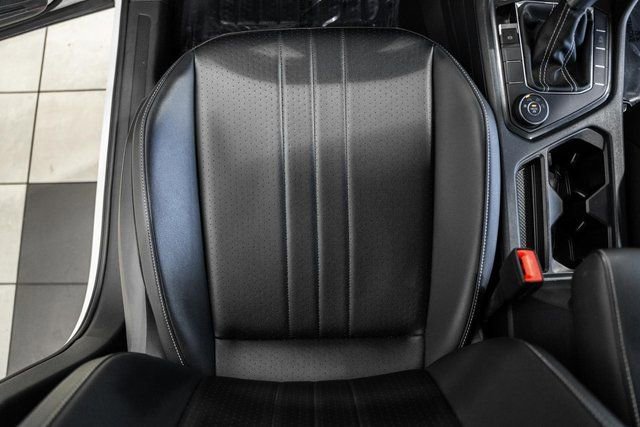 Used 2022 Volkswagen Tiguan SE w/ Panoramic Sunroof Package image 29