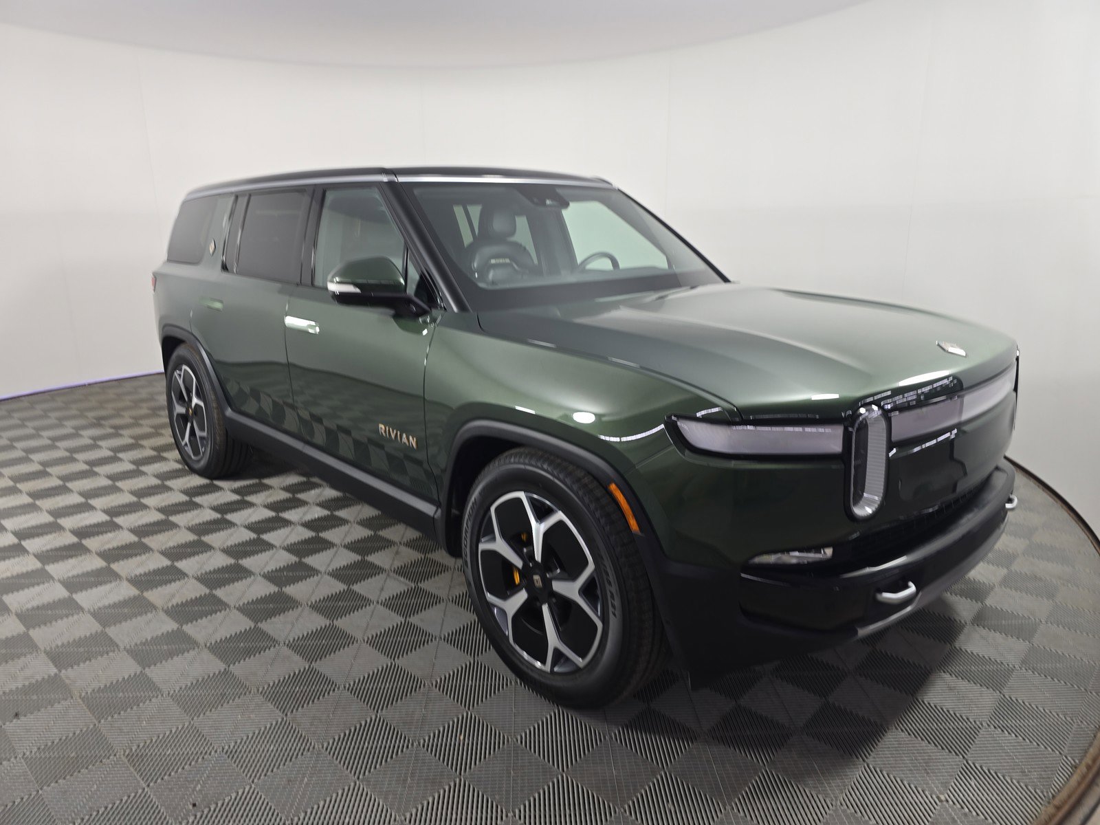 Used 2024 Rivian R1S Adventure AWD/4WD image 7
