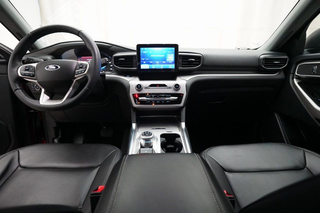 Used 2023 Ford Explorer XLT w/ Equipment Group 202A image 5