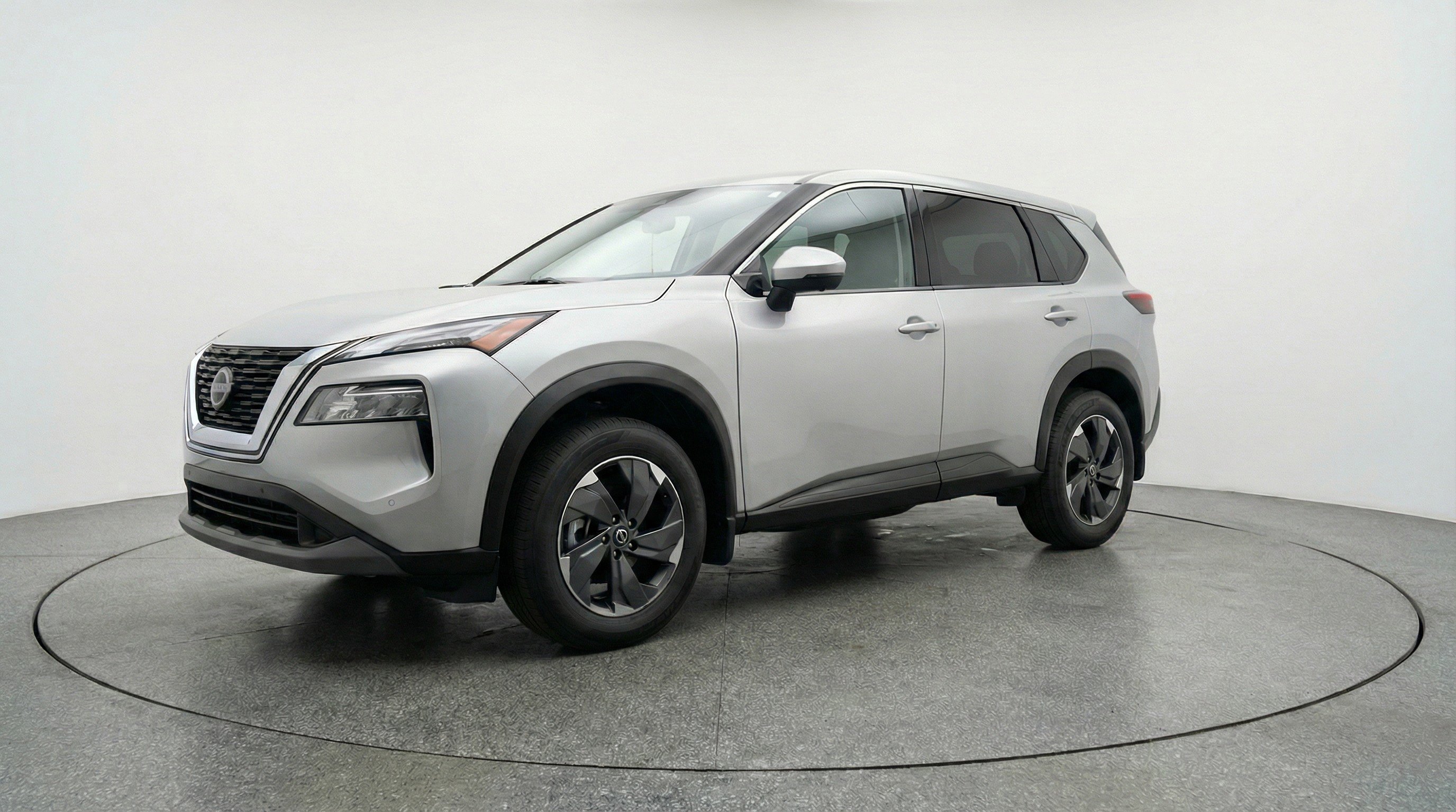 Used 2025 Nissan Rogue SV image 3