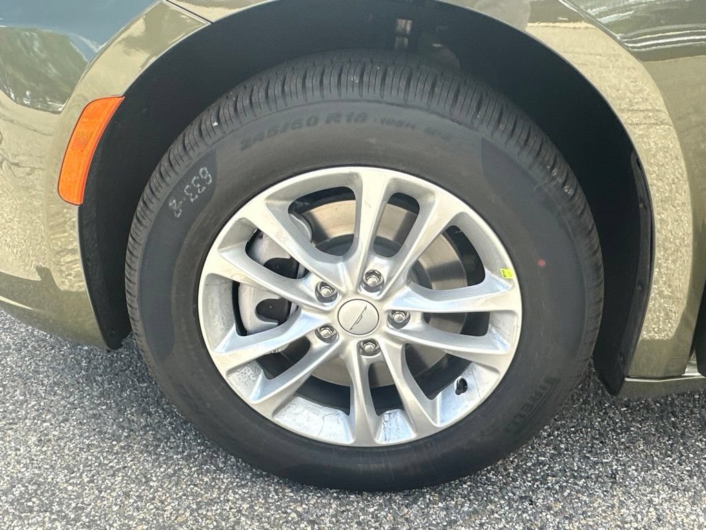 New 2027 Chrysler Pacifica Select AWD/4WD image 30