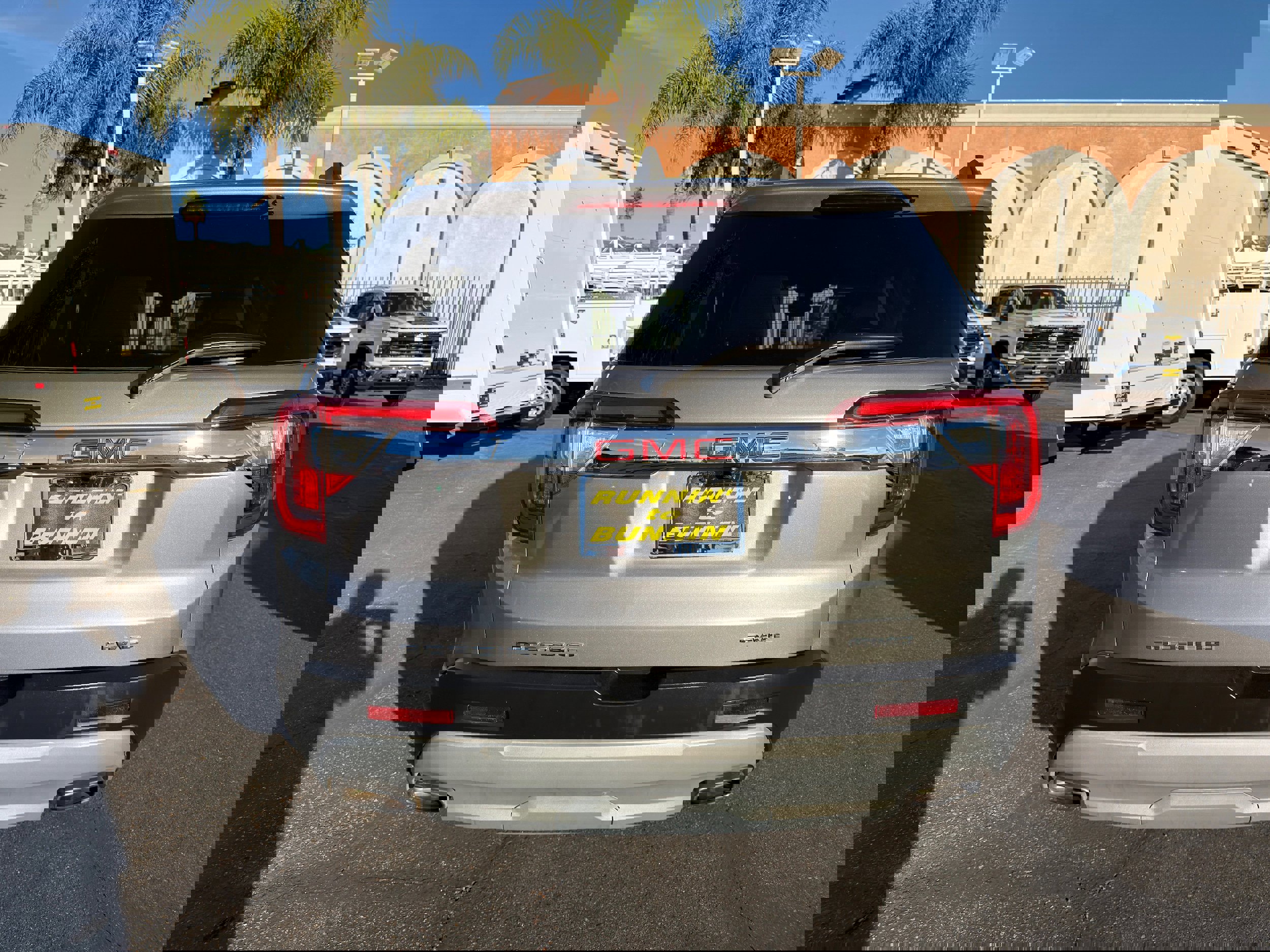 Used 2023 GMC Acadia SLT image 7