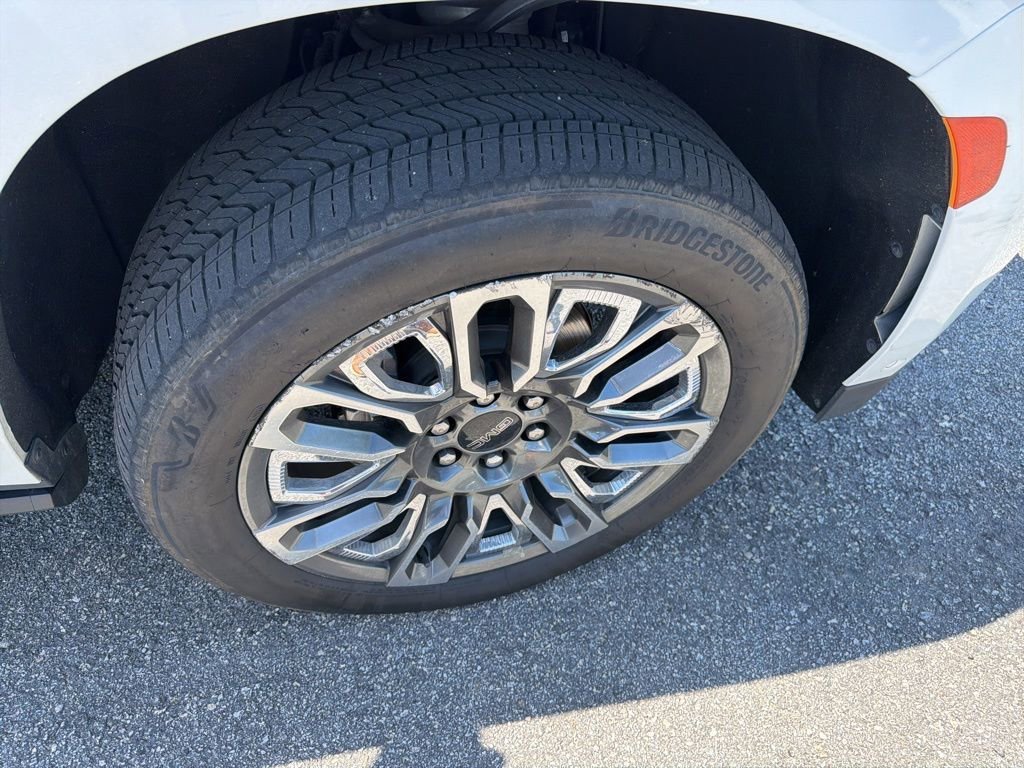 Used 2023 GMC Yukon Denali Ultimate w/ LPO, Floor Liner Package image 11