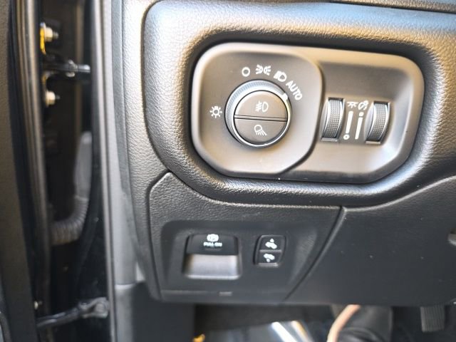Used 2023 RAM 1500 Laramie image 12
