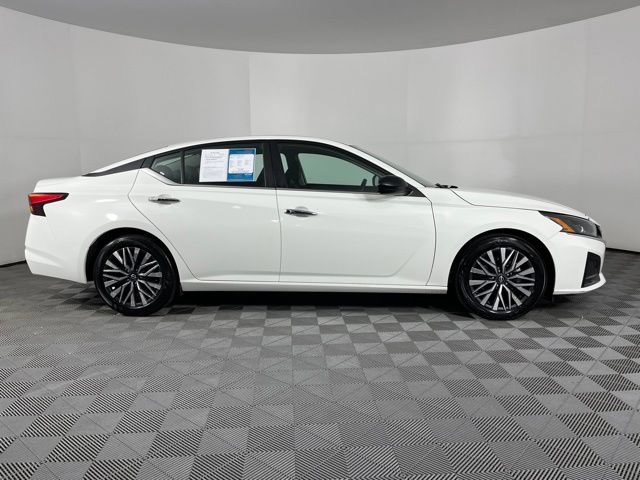 Used 2025 Nissan Altima 2.5 SV FWD image 13
