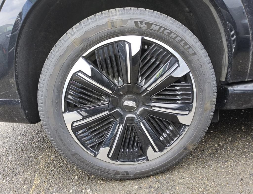 Used 2025 Cadillac Escalade IQ Sport 1 w/ Smart Trailering package AWD/4WD image 4