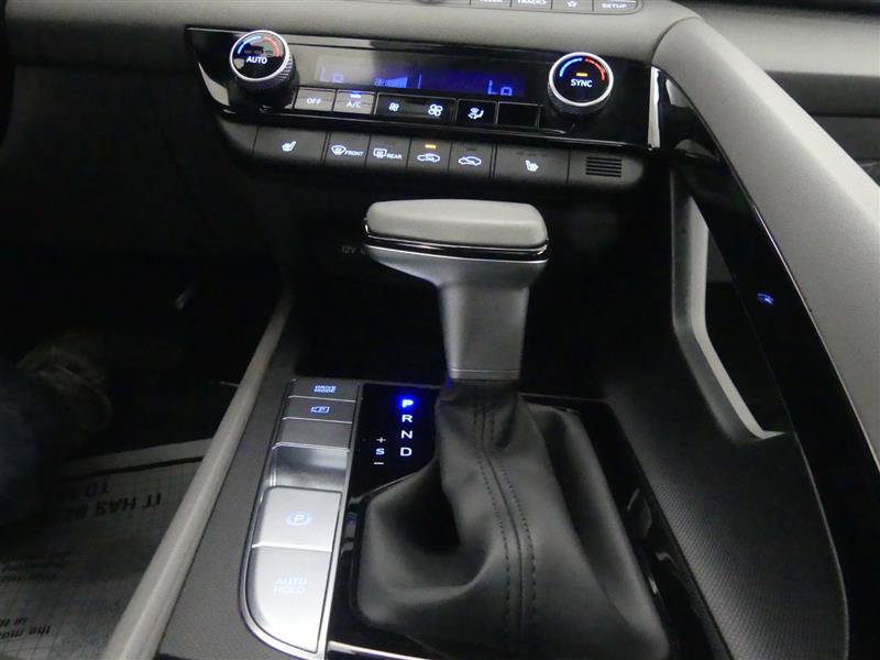 Used 2025 Hyundai Elantra SEL FWD image 16