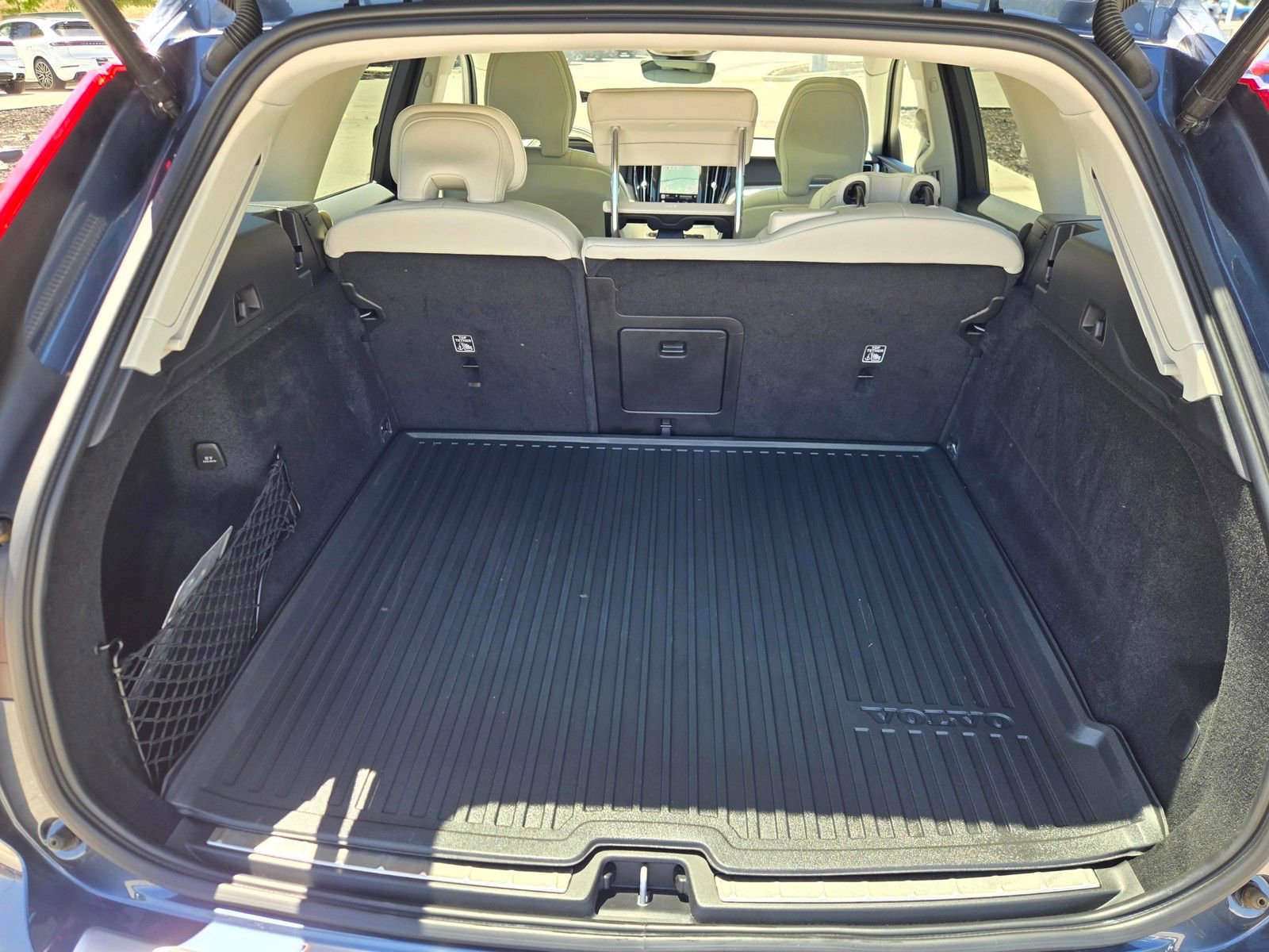 Used 2023 Volvo XC60 B5 Ultimate w/ Climate Package FWD image 27