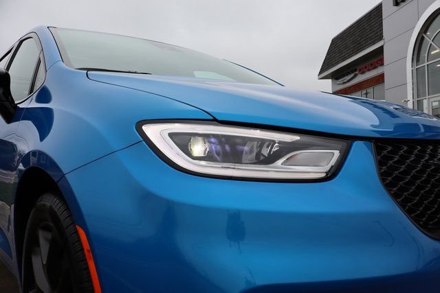 New 2026 Chrysler Pacifica Select w/ S Appearance Package FWD image 4