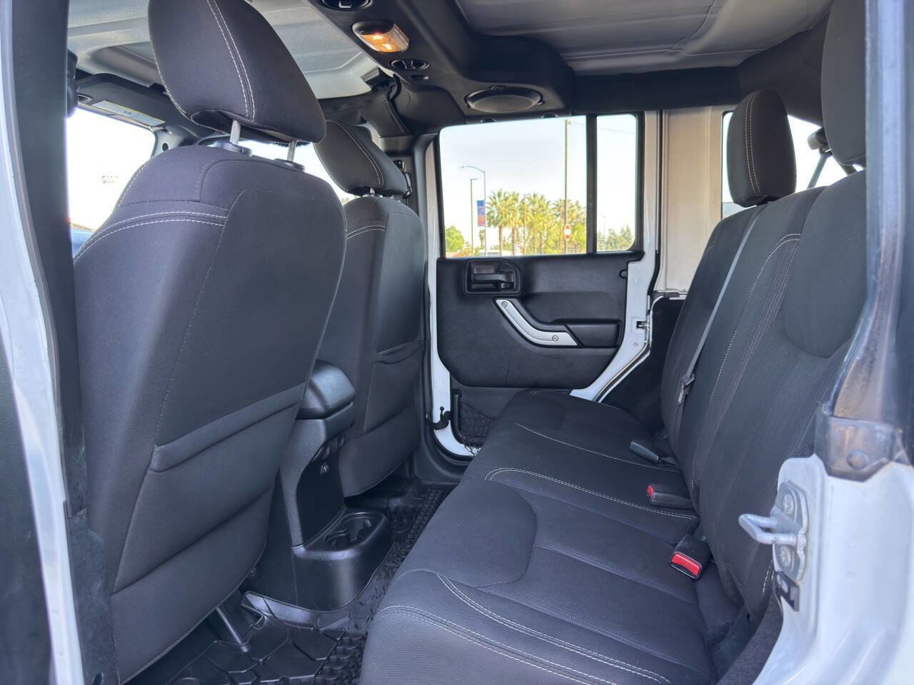 Used 2014 Jeep Wrangler Unlimited Rubicon w/ Connectivity Group AWD/4WD image 11