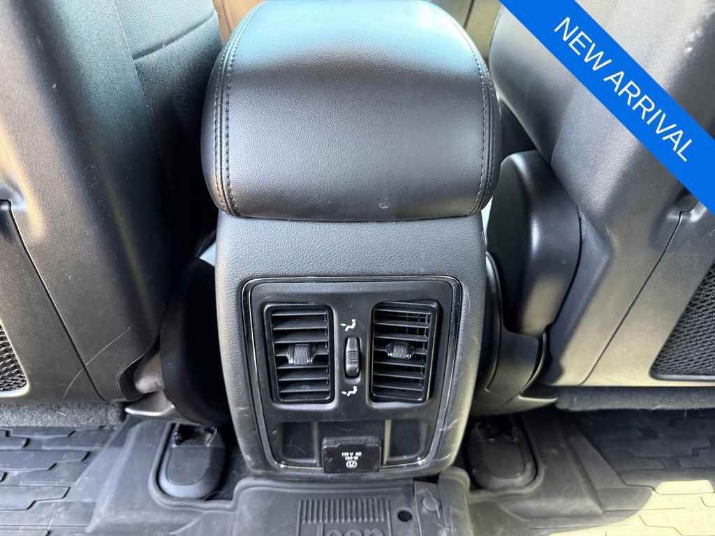 Used 2020 Jeep Grand Cherokee Altitude AWD/4WD image 28