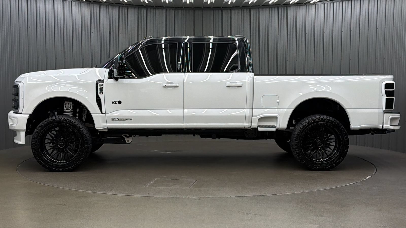Used 2026 Ford F250 Platinum w/ FX4 Off-Road Package AWD/4WD image 2
