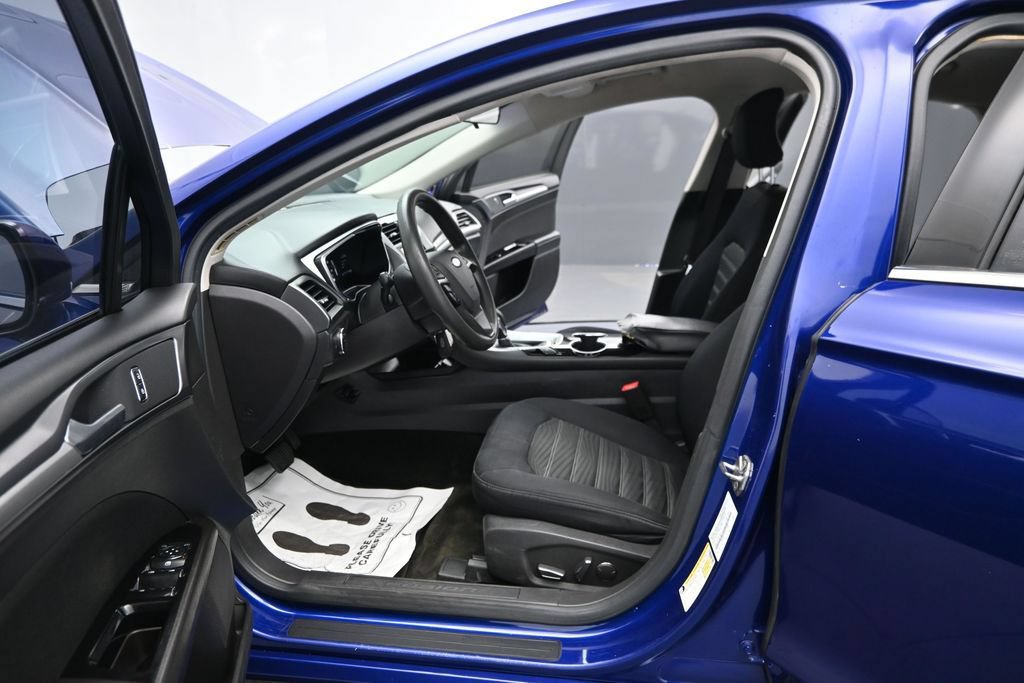 Used 2016 Ford Fusion SE FWD image 12