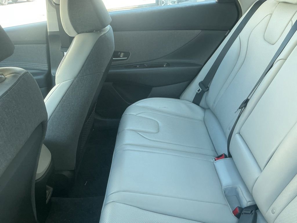 Used 2025 Hyundai Elantra Limited image 8