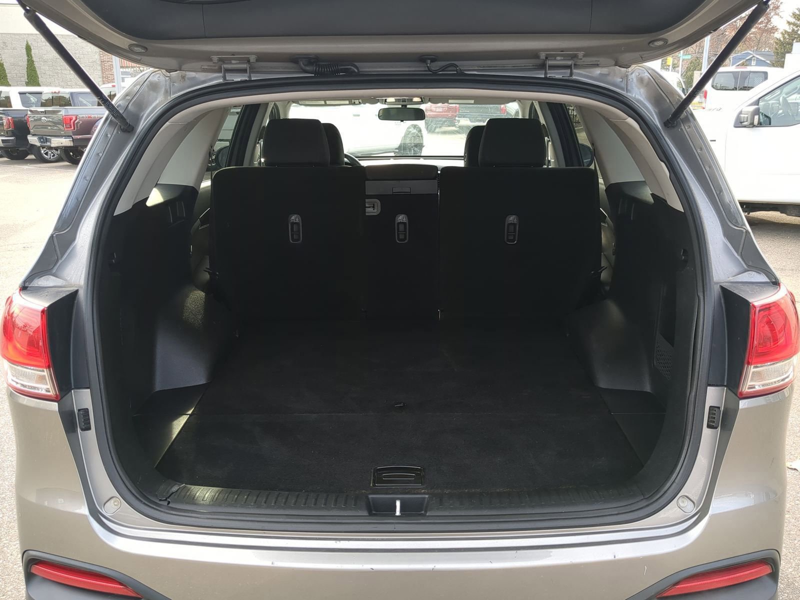 Used 2017 Kia Sorento LX image 32