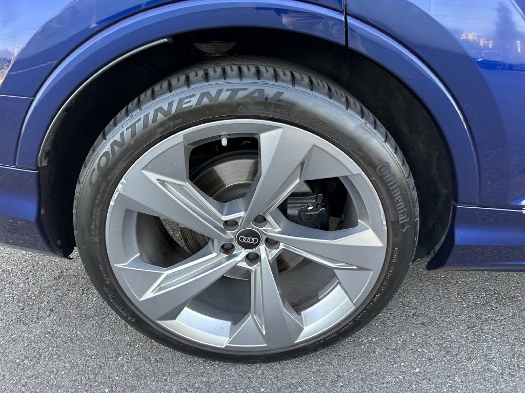 Certified 2023 Audi SQ7 Premium Plus w/ Towing Package AWD/4WD image 18