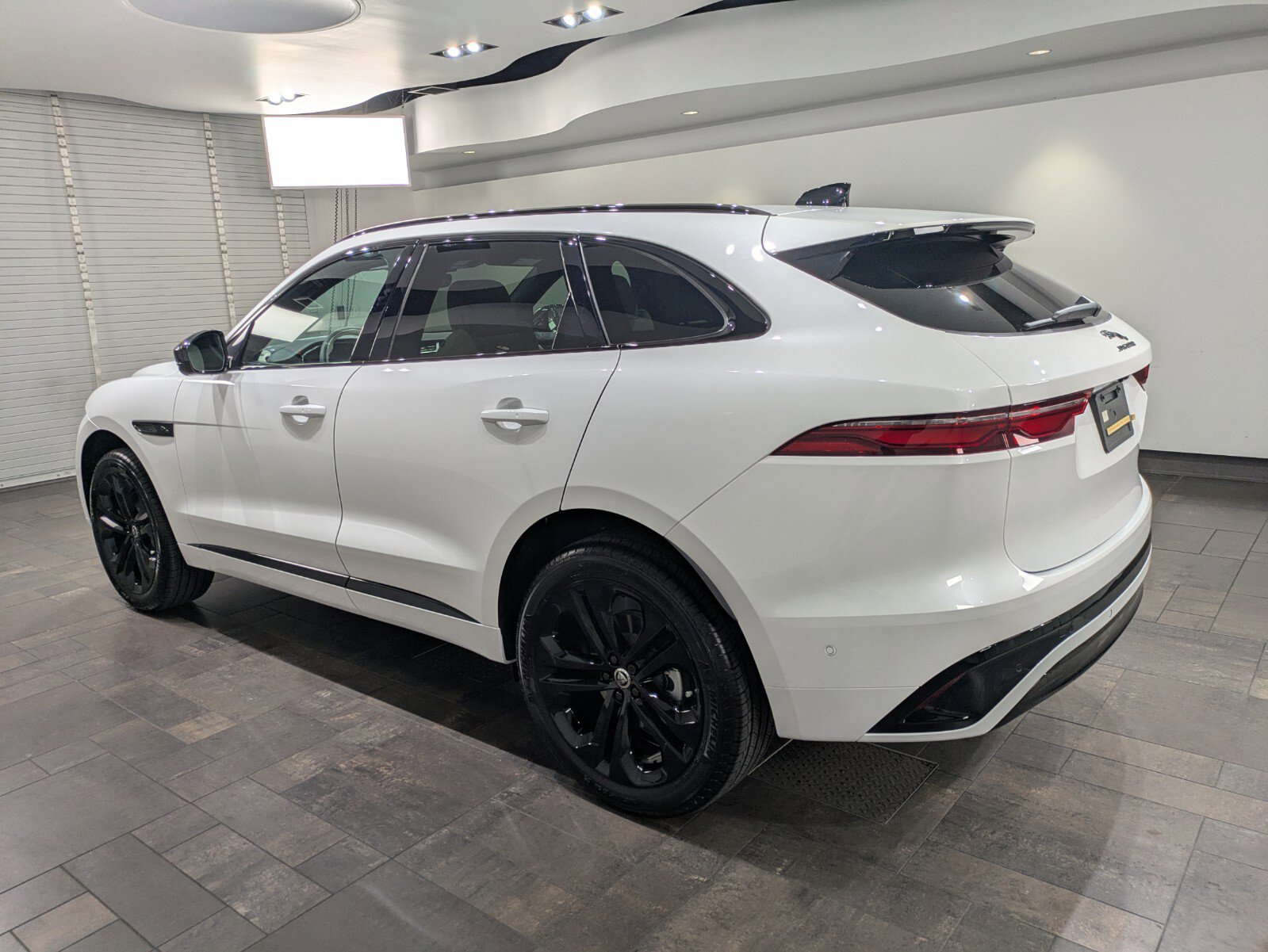 New 2026 Jaguar F-PACE R-Dynamic S image 4