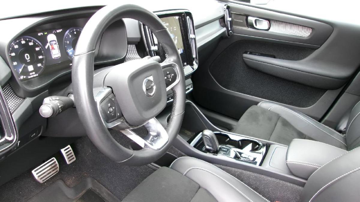 Used 2022 Volvo XC40 T5 R-Design w/ Advanced Package image 13