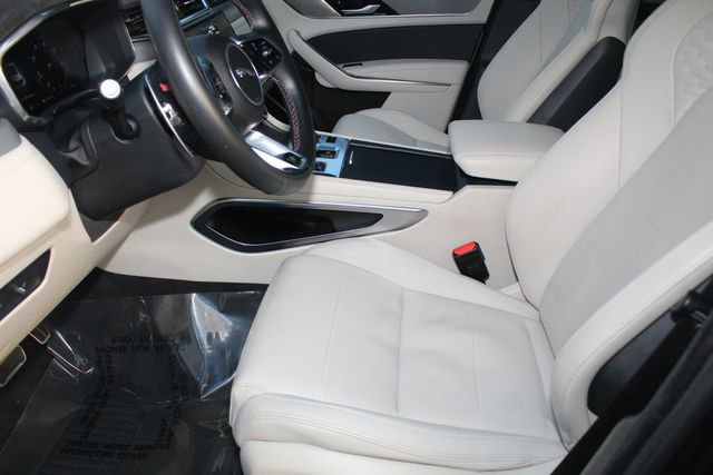 Used 2023 Jaguar F-PACE SVR image 22